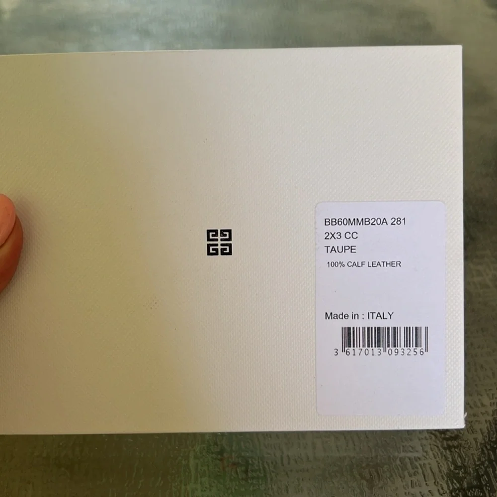 Givenchy 4G Card Holder - Picture 9 of 12